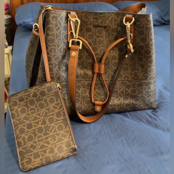 Calvin Klein Handbags - Calvin Klein bag with makeup/coin purse